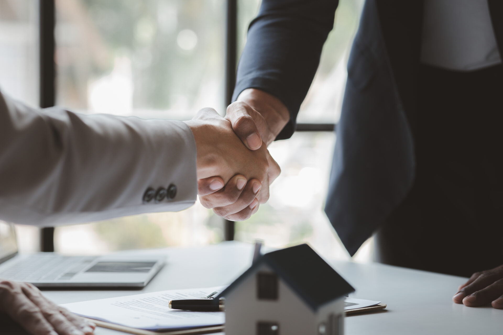 the salesperson of the housing estate in the projet